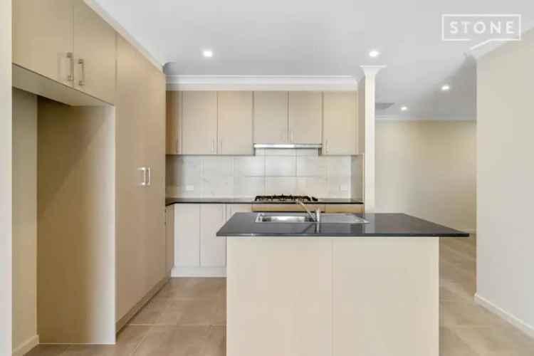 Lease Beautiful Home with Modern Features in Aberglasslyn