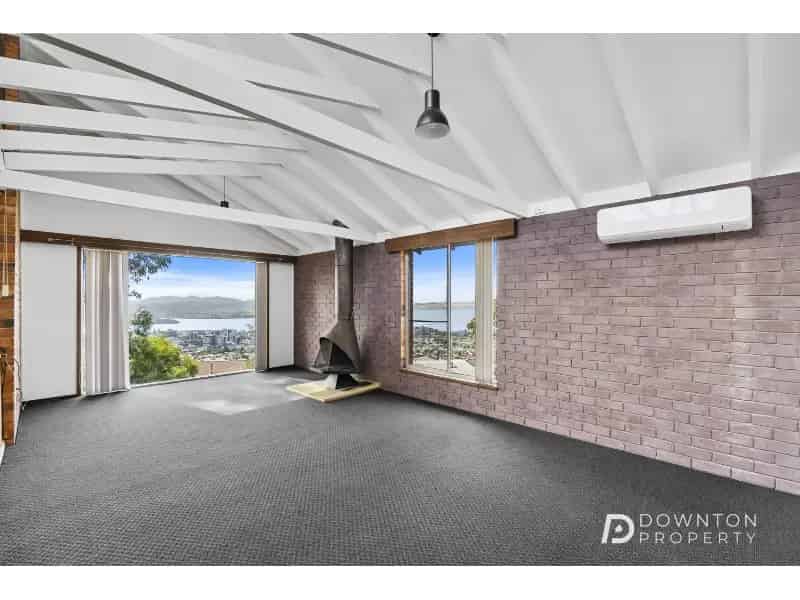 Charming 2-Bedroom Home In West Hobart