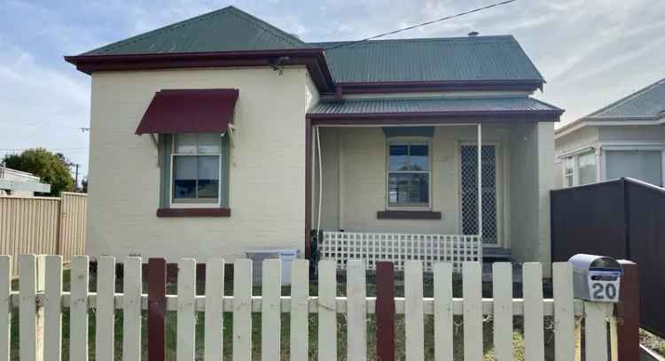 Two Bedroom House Near Main Street