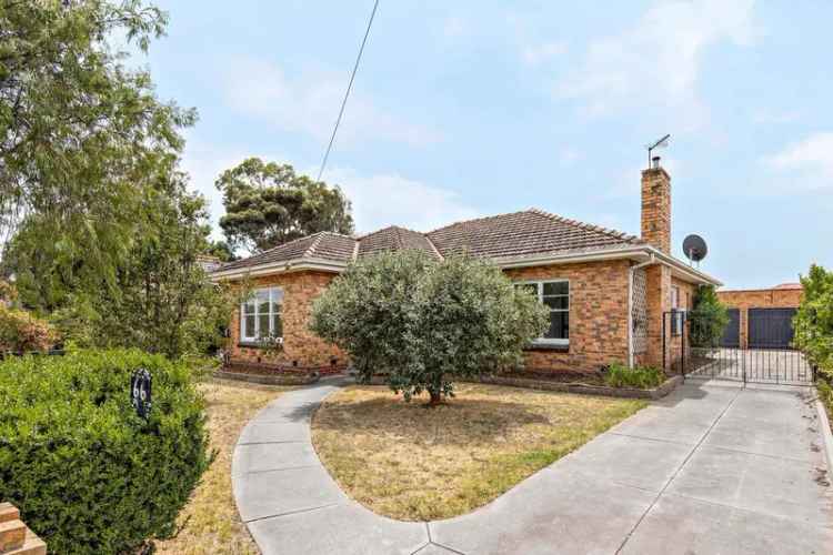 Mid Century Family Home with Garden Oasis in Thornbury