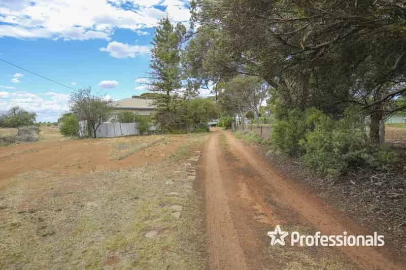 Rent rural property with three bedroom home near amenities
