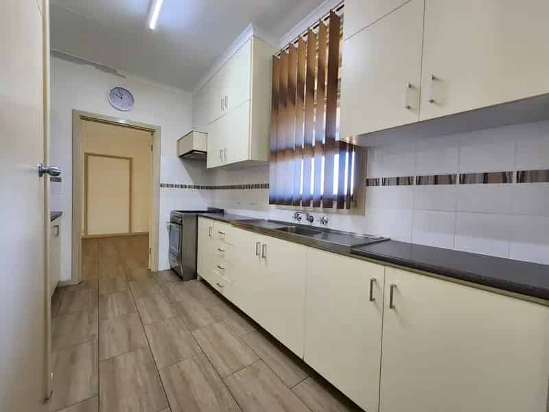 For Rent Three Bedroom House in South Carnarvon with Entertaining Patio