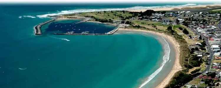 Iconic Apollo Bay Caf / Eatery