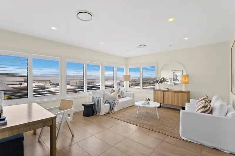 Northfacing Lake Views on a 2069m2 Lot