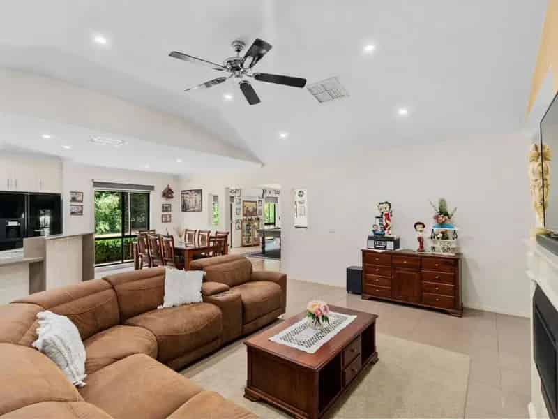 For Sale Luxury 4 Bedroom Rural Property in Yarrawonga with Extensive Features