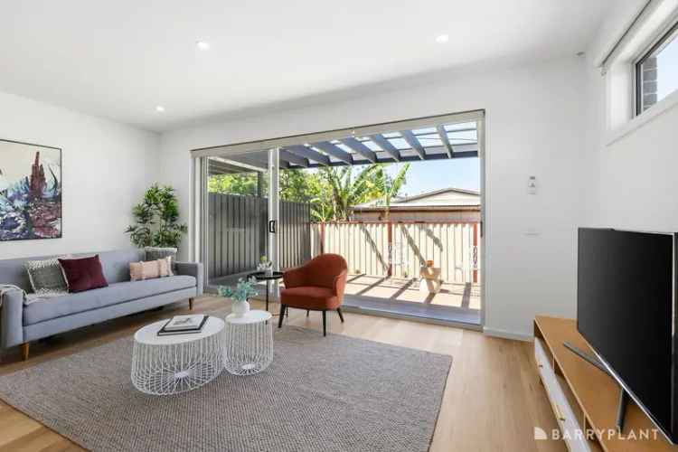 Luxury 4-Bedroom Home near Melbourne CBD