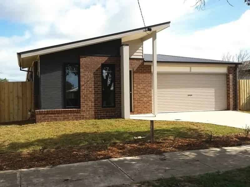 Modern and stylish four-bedroom home in prime location