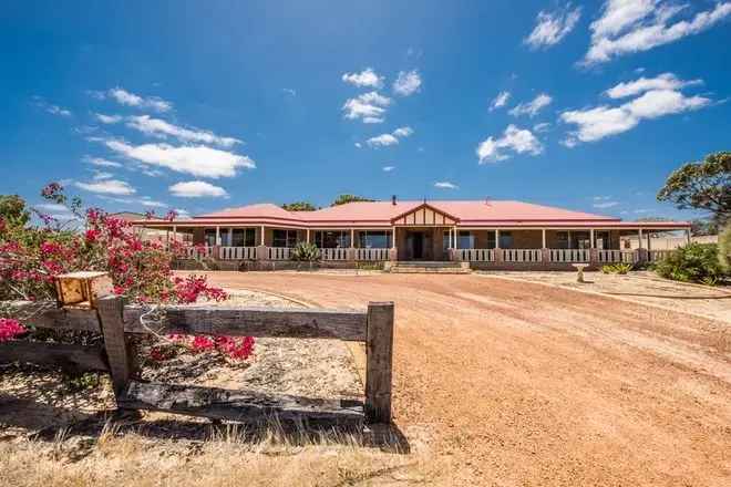 Beautiful Large Homestead near Geraldton with Pool and Sheds