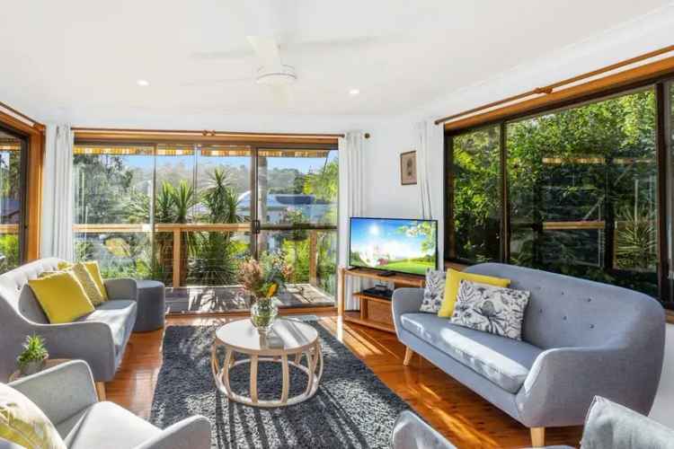 Mount Colah Home For Lease: Valley Views & Modern Comfort