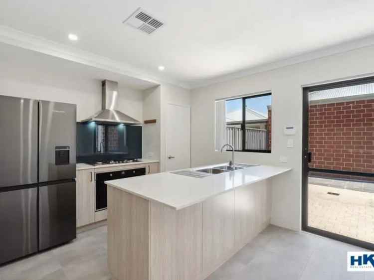 Modern Townhouse near Ellenbrook Train Station