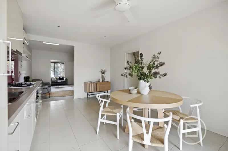 Rent House in Port Melbourne with Garden and Alfresco Dining