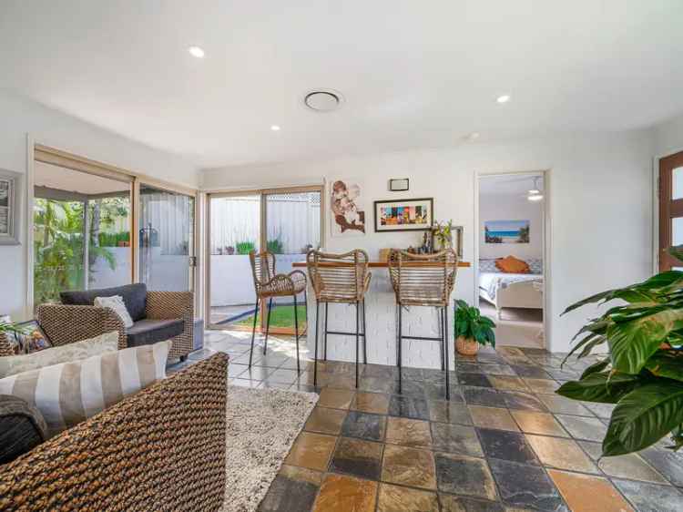 Charm and character filled home equidistant to Mooloolaba & Alexandra Headland beaches