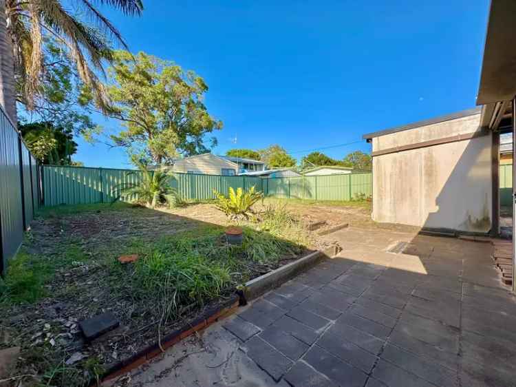 3 Bedroom House in Ettalong Beach Near Schools and Beaches