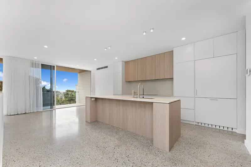 New Architectural home overlooking Thirroul Village & Sandon Point Break