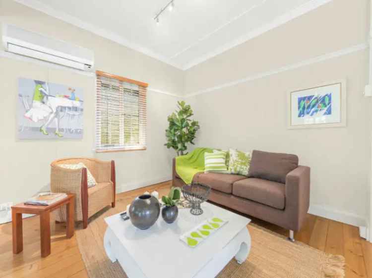 House For Rent in 50, Railway Terrace, Greater Brisbane, Queensland