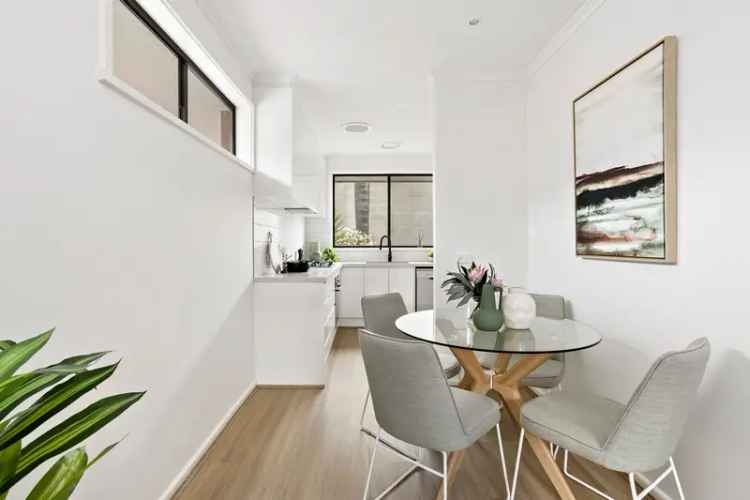 2 Bedroom 243m² Melbourne CBD Apartment Furnished Option Available