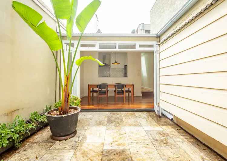 Single level two bedroom terrace with an abundance of outdoor space