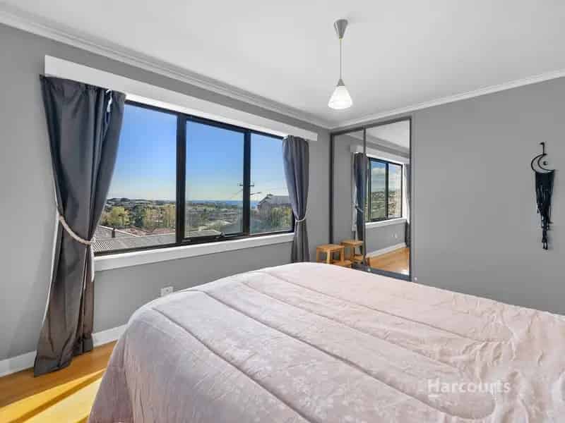 Contemporary Style, Ocean Views & Value for Money!