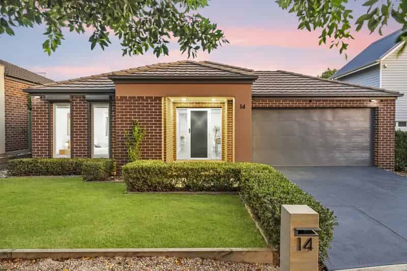 Contemporary Elegance in Prime Location..