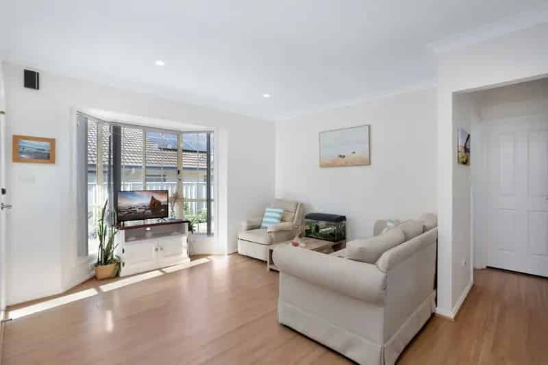 Real Estate For Lease - 2/16 Thalassa Avenue - East Corrimal , NSW