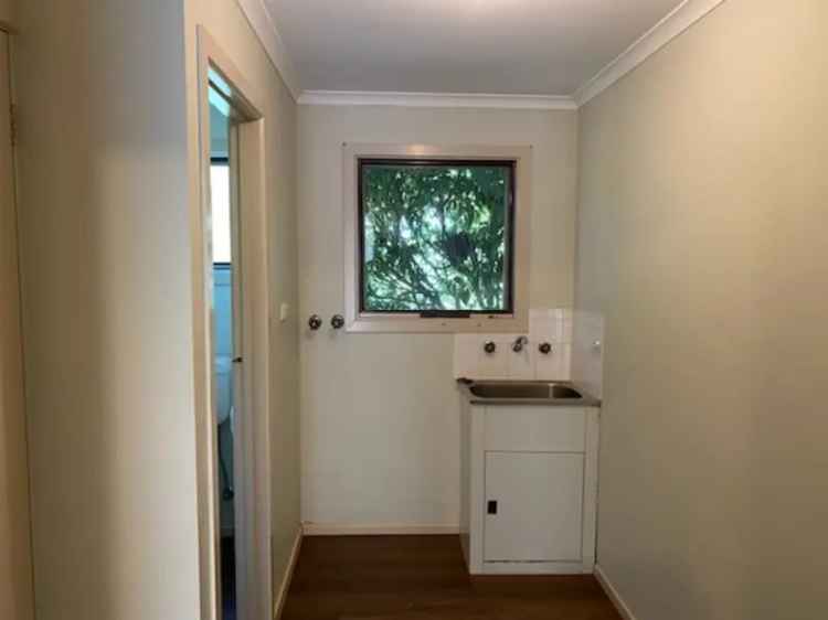 Two Bedroom In Geelong West With Gardener Included