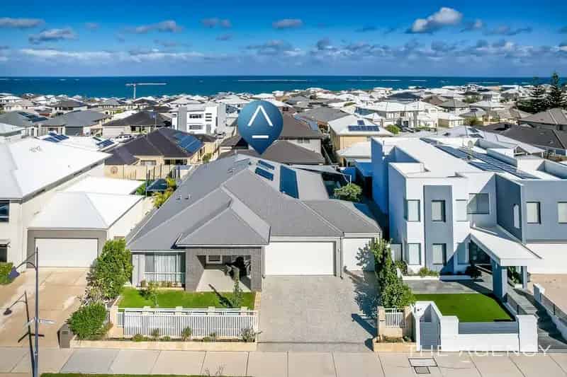 House For Sale - 9 Seabird Bend, Jindalee WA 6036