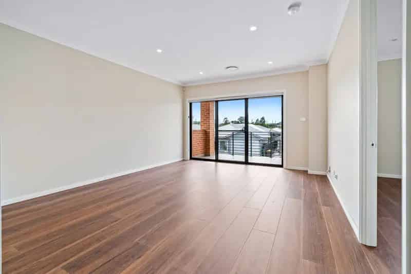 Real Estate For Lease - 6 Softwood Street - Spring Farm , NSW
