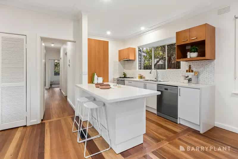 Stylish Family Home in Prime Bayside Location 