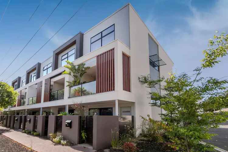 Prospect Townhouse - Modern 3 Bedroom Home