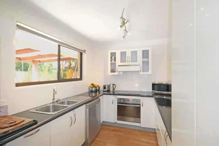 18 Ilaroo Crescent, Warana QLD 4575 - House For Lease