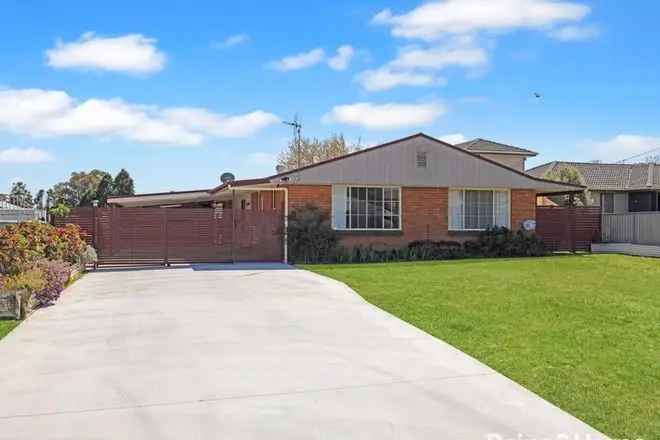 Spacious Raglan Home: Family Living or Dual Occupancy