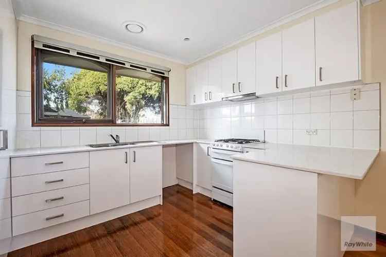 3 Bedroom House in Bundoora Near Schools and Parks