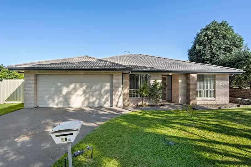 Lease Stunning Home 4 Bedrooms Woongarrah With Alfresco and Garage