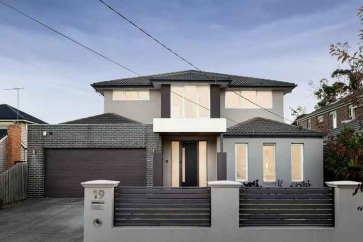 Stunning 5-Bedroom Family Home near Morris Reserve