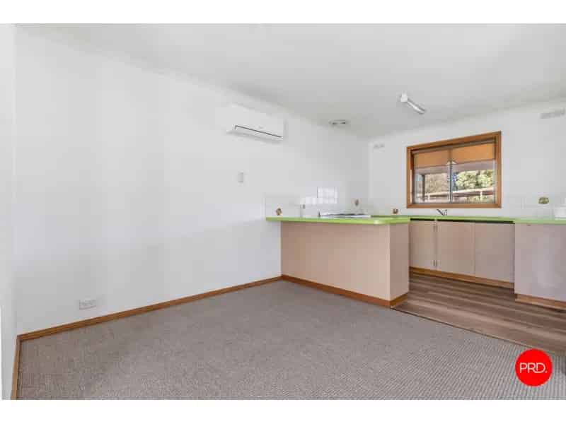 2 Bedroom, Neat Home!