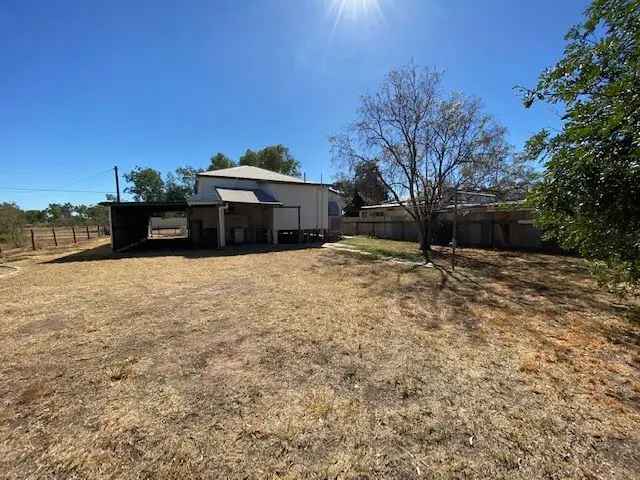 Rent Cottage Home Near Barcaldine with Open Plan Living