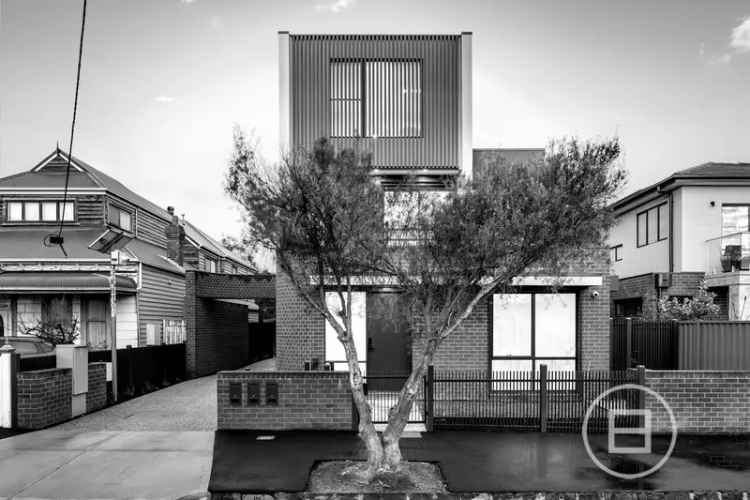 House For Sale in Melbourne, Victoria