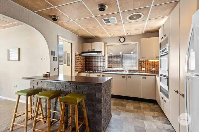 CLASSIC FAMILY ELEGANCE WITH VERSATILE LIVING