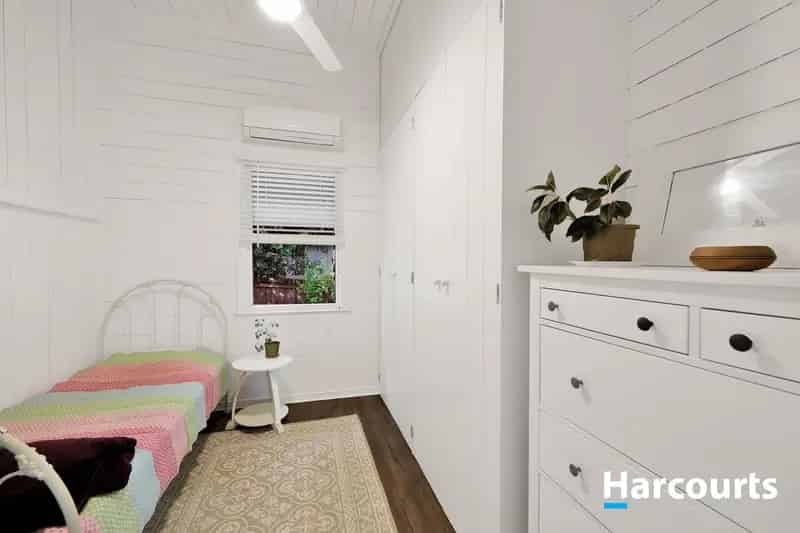 BEAUTIFULLY RENOVATED COLONIAL COTTAGE