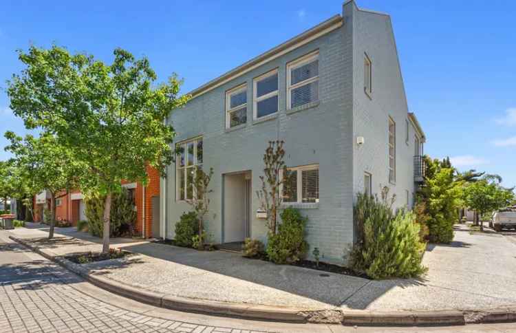 Modern 2-Bedroom Townhouse Mawson Lakes