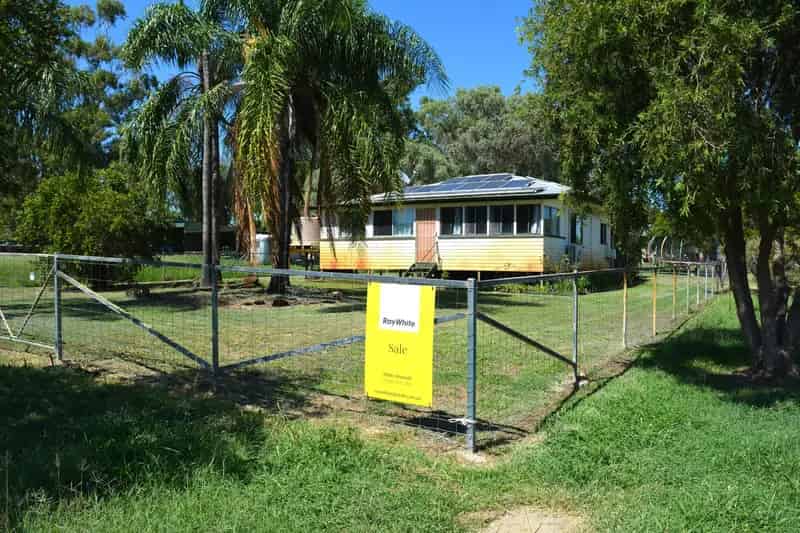 Buy Family Home with Three Bedrooms and Air Conditioning on Corner Block