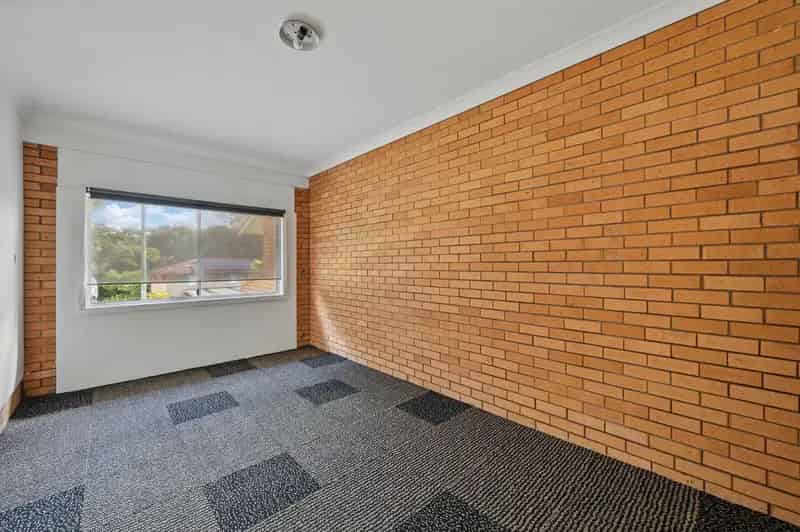 Real Estate For Lease - 2/8 Waniora Parkway - Port Macquarie , NSW