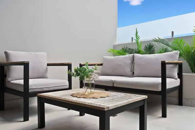 LUXURY APARTMENT LIFESTYLE NEAR PARKLANDS & TRAIN