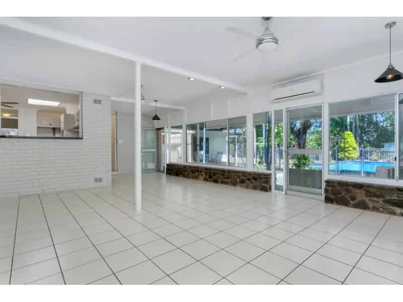 Huge Family Home With Granny Flat & Pool!