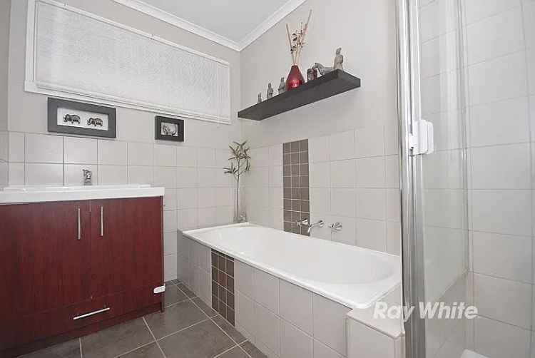 3 Bedroom Townhouse in Mount Waverley