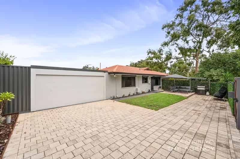 House For Sale - 54 Hewitt Way, Booragoon WA 6154