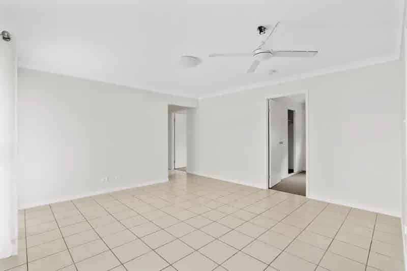 Lease Four Bedroom House in Heritage Park with Spacious Living