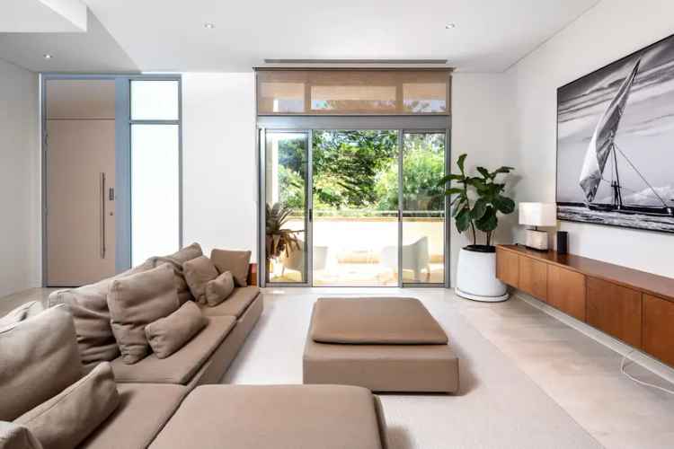 Lease Luxurious Terrace Manly with Contemporary Features