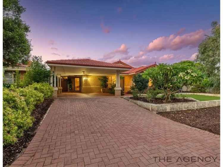 Family Home in Waratah Estate 4 Bed 2 Bath Pool