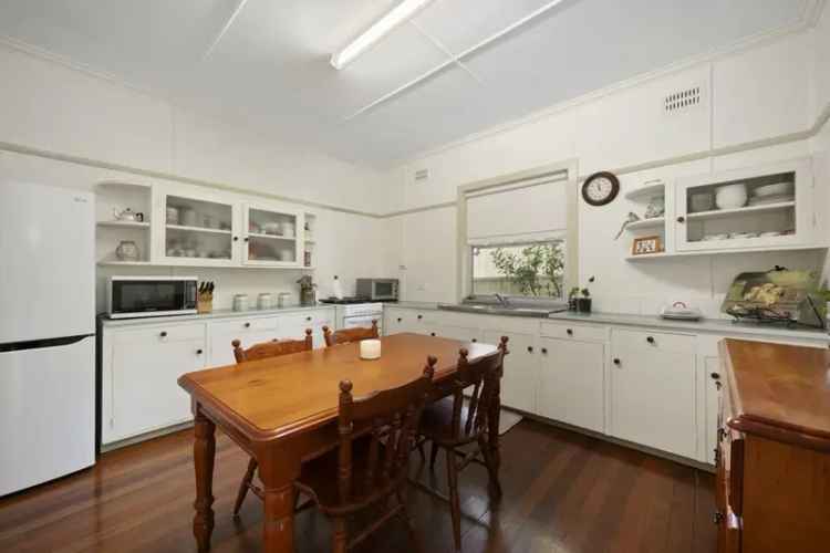 1951 Charming Cottage - 3 Beds - Cosy Fireplace - Maitland NSW